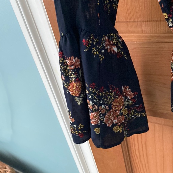 Sienna Sky XS Off the Shoulder Teen Women's Blue Floral Top Preowned - Picture 5 of 7